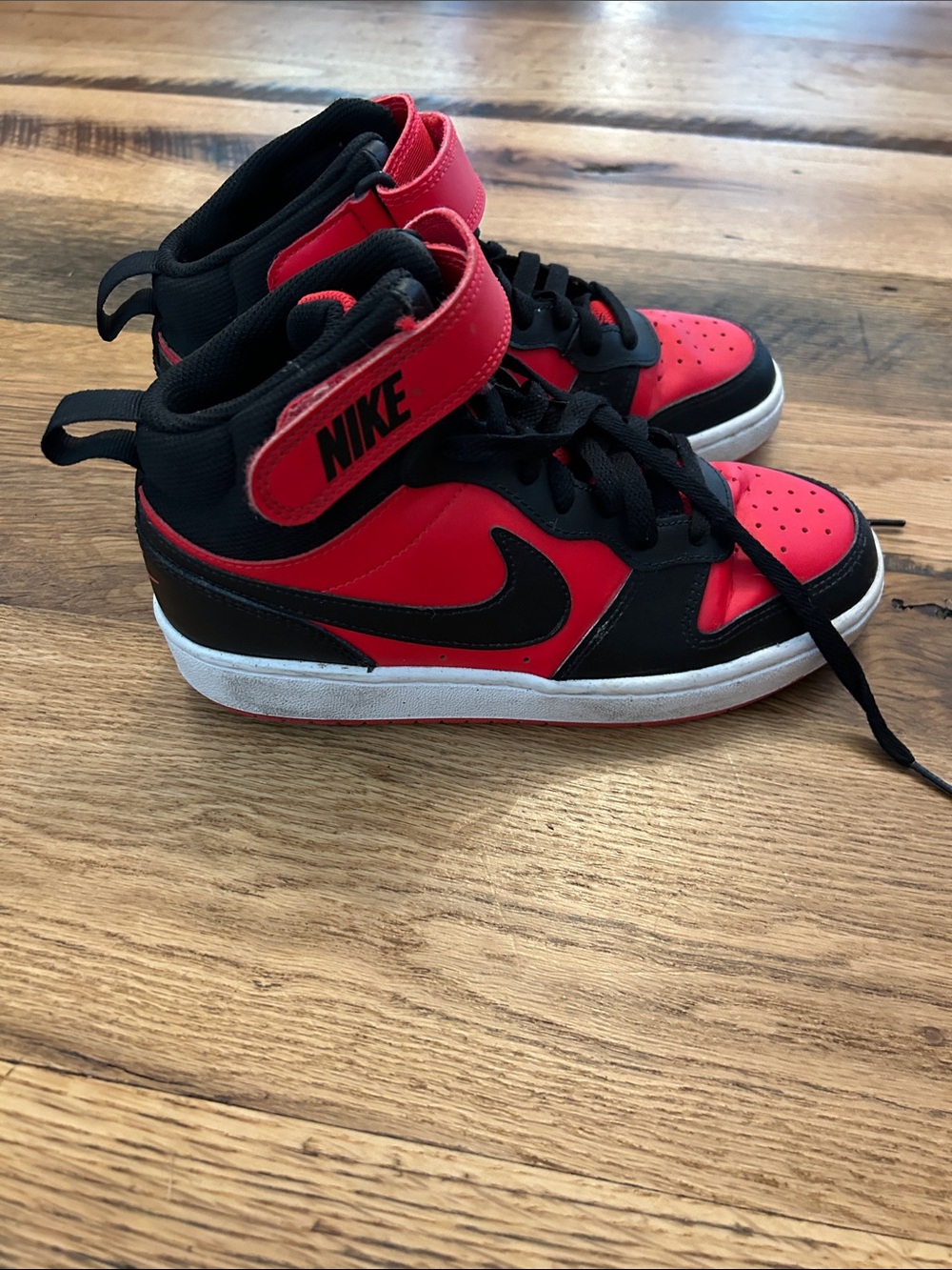 Nike Kids High-Top Sneakers in Red and Black Boys 4.5